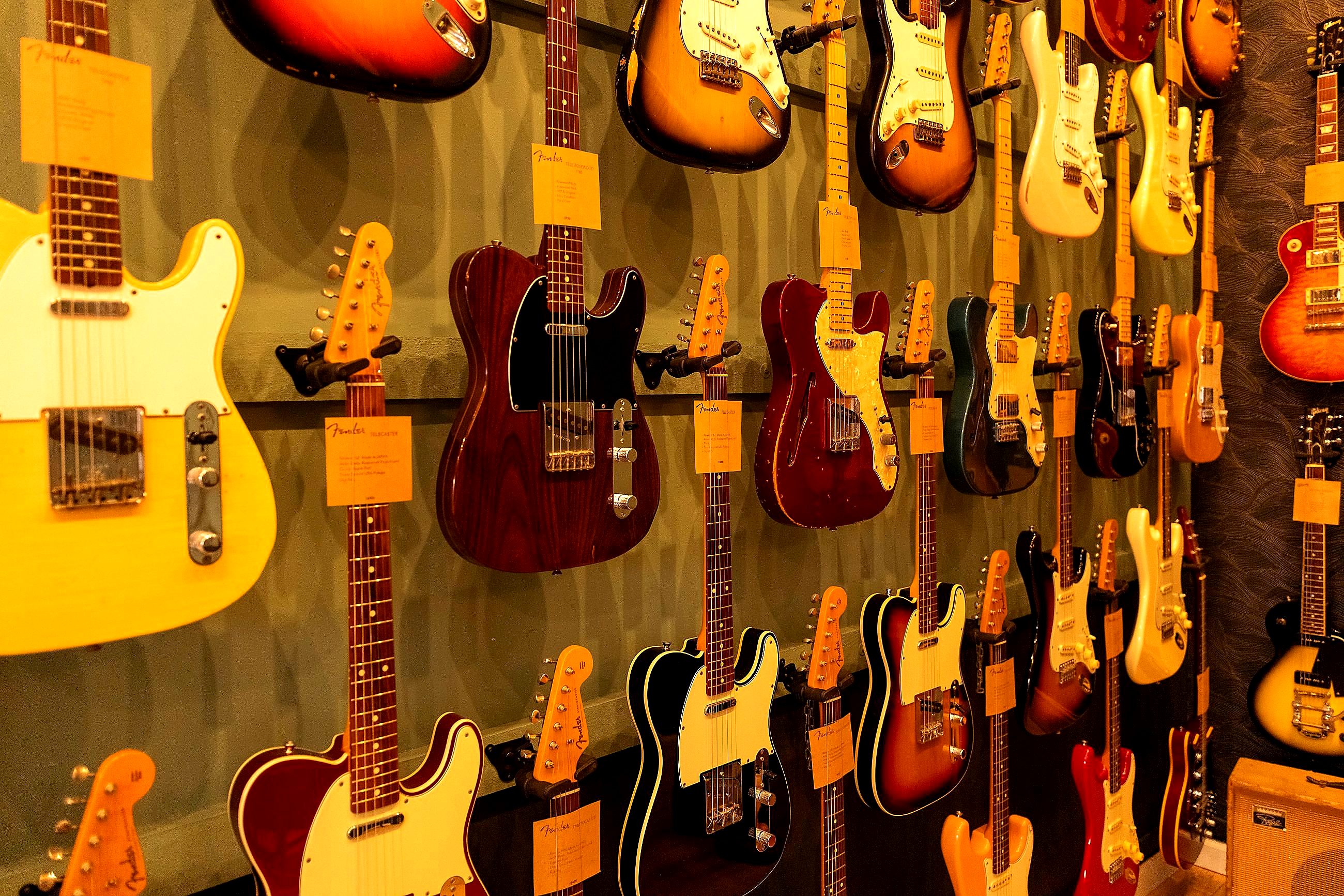 Le mur de guitares de Woodstore