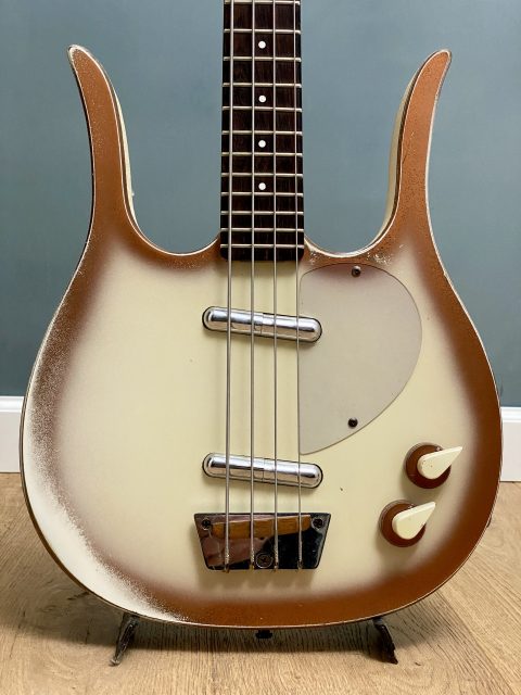 Danelectro Lyre Bass, photo 3