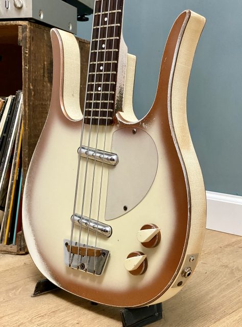 Danelectro Lyre Bass, photo 4