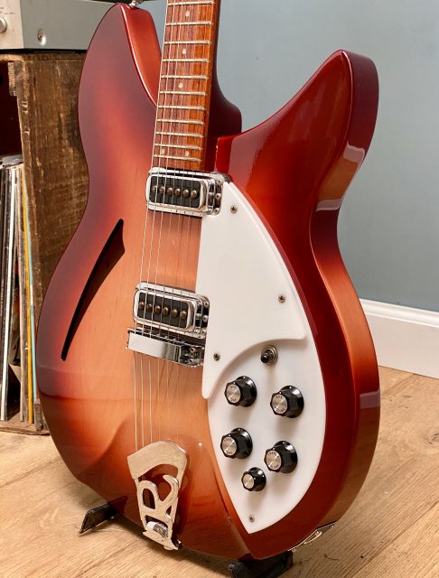 Rickenbacker 330, photo 4